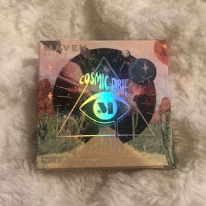 Maven beauty. Cosmic drip eyeshadow palette